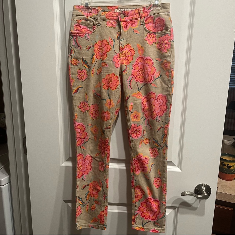 Jones New York Women’s Size 6 SoHo Ankle Floral Jeans.